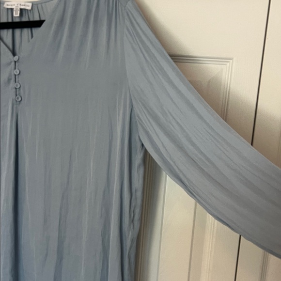 Maison d’Amelie Light Blue Pleated V-Neck Flowy Long Sleeve Blouse - xl - Picture 5 of 8